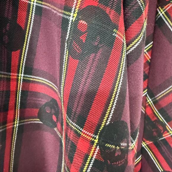Torrid Mini Skirt Womens 1X Burgundy Red Plaid Goth Skulls Punk Grunge 13904737 - Picture 11 of 11